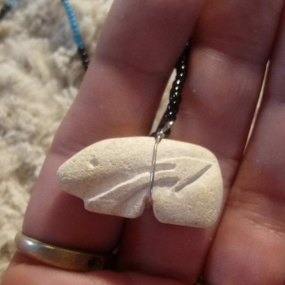 White Stone bear beaded necklace black/blue - Picture 10 of 16